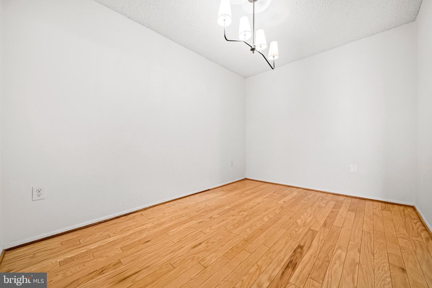 4500 S FOUR MILE RUN DR S #910, ARLINGTON, Virginia 22204, 1 Bedroom Bedrooms, ,1 BathroomBathrooms,Residential,For sale,4500 S FOUR MILE RUN DR S #910,VAAR2069306 MLS # VAAR2069306