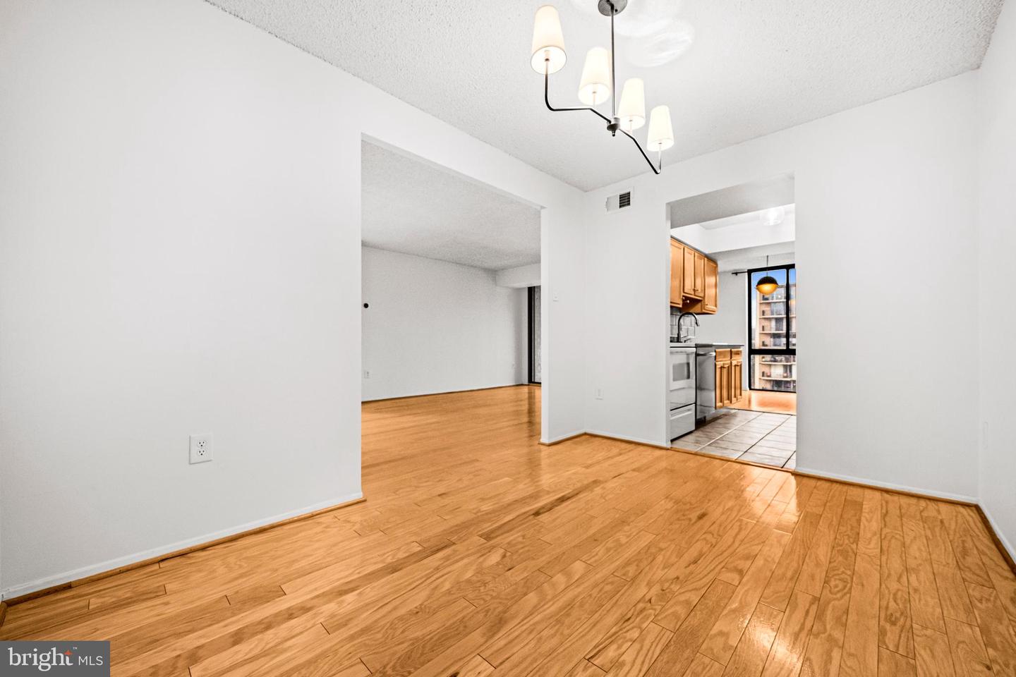 4500 S FOUR MILE RUN DR S #910, ARLINGTON, Virginia 22204, 1 Bedroom Bedrooms, ,1 BathroomBathrooms,Residential,For sale,4500 S FOUR MILE RUN DR S #910,VAAR2069306 MLS # VAAR2069306