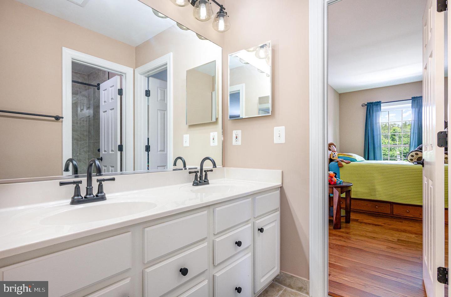 5 SMALL BEAR CT, STAFFORD, Virginia 22556, 5 Bedrooms Bedrooms, ,4 BathroomsBathrooms,Residential,For sale,5 SMALL BEAR CT,VAST2046486 MLS # VAST2046486