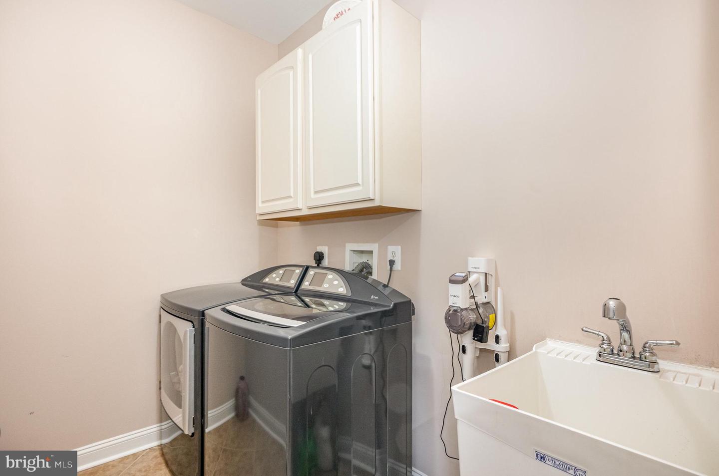 5 SMALL BEAR CT, STAFFORD, Virginia 22556, 5 Bedrooms Bedrooms, ,4 BathroomsBathrooms,Residential,For sale,5 SMALL BEAR CT,VAST2046486 MLS # VAST2046486