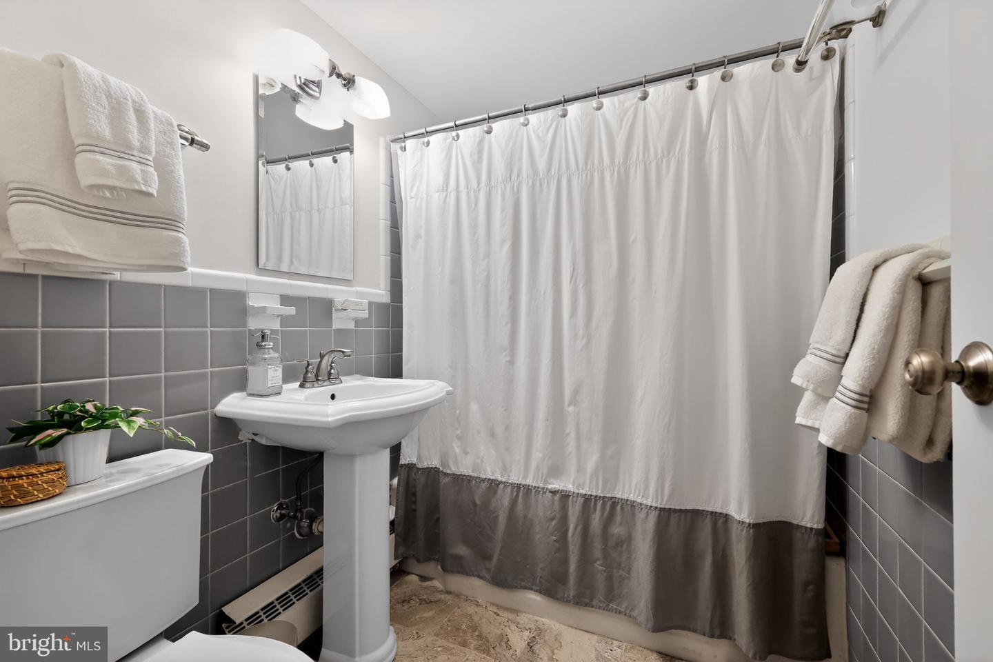 4200 CATHEDRAL AVE NW #1001, WASHINGTON, District Of Columbia 20016, 2 Bedrooms Bedrooms, 5 Rooms Rooms,1 BathroomBathrooms,Residential,For sale,4200 CATHEDRAL AVE NW #1001,DCDC2248142 MLS # DCDC2248142