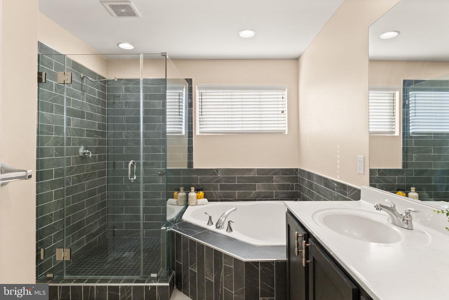 11863 BENTON LAKE RD, BRISTOW, Virginia 20136, 3 Bedrooms Bedrooms, ,3 BathroomsBathrooms,Residential,For sale,11863 BENTON LAKE RD,VAPW2113440 MLS # VAPW2113440