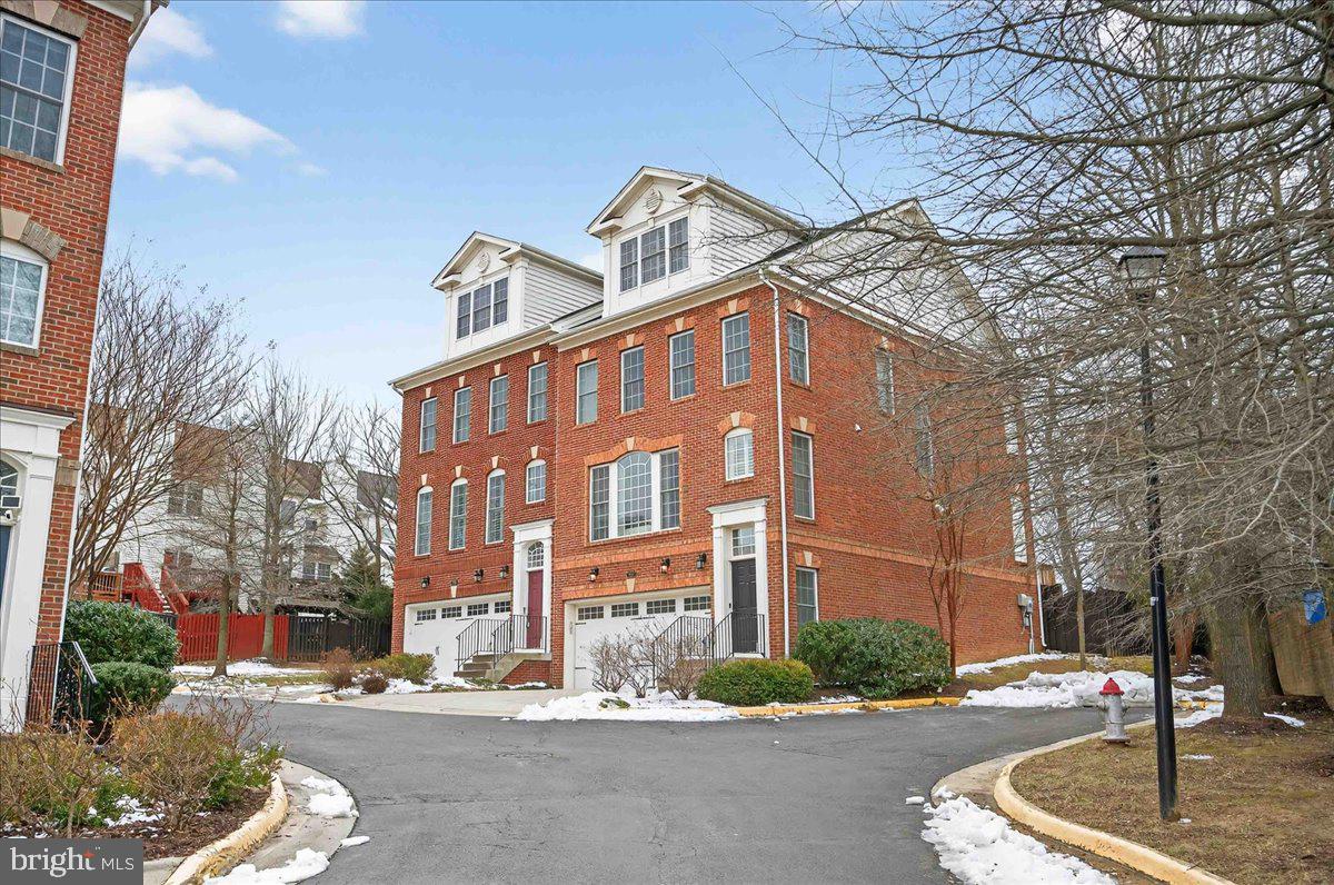 2081 HUTCHISON GROVE CT, FALLS CHURCH, Virginia 22043, 3 Bedrooms Bedrooms, ,2 BathroomsBathrooms,Residential,For sale,2081 HUTCHISON GROVE CT,VAFX2293160 MLS # VAFX2293160