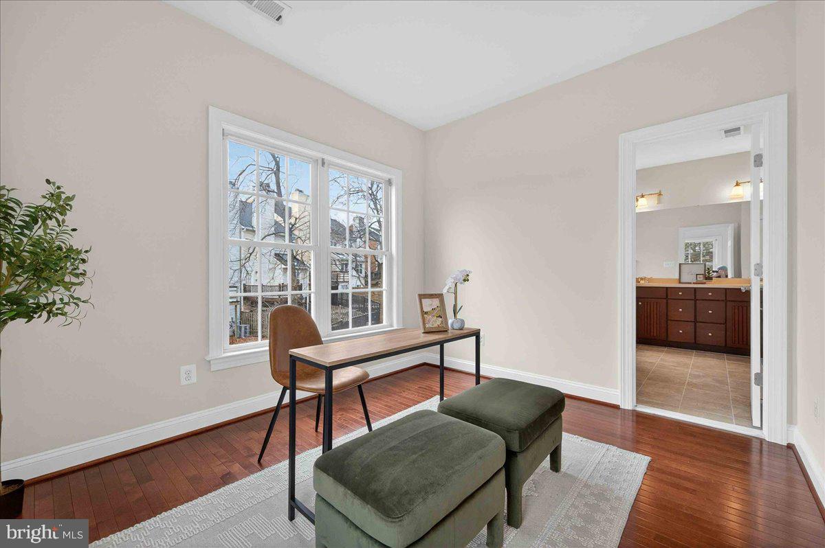 2081 HUTCHISON GROVE CT, FALLS CHURCH, Virginia 22043, 3 Bedrooms Bedrooms, ,2 BathroomsBathrooms,Residential,For sale,2081 HUTCHISON GROVE CT,VAFX2293160 MLS # VAFX2293160