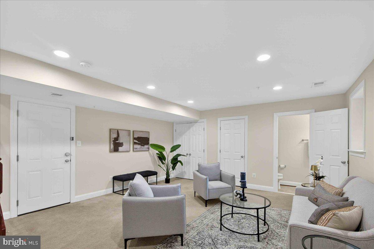 2081 HUTCHISON GROVE CT, FALLS CHURCH, Virginia 22043, 3 Bedrooms Bedrooms, ,2 BathroomsBathrooms,Residential,For sale,2081 HUTCHISON GROVE CT,VAFX2293160 MLS # VAFX2293160