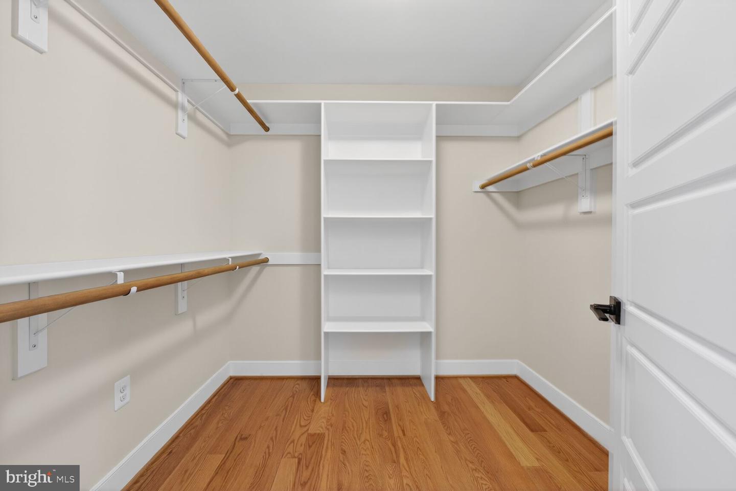 7405 STORM CT, FALLS CHURCH, Virginia 22043, 5 Bedrooms Bedrooms, ,5 BathroomsBathrooms,Residential,For sale,7405 STORM CT,VAFX2293208 MLS # VAFX2293208