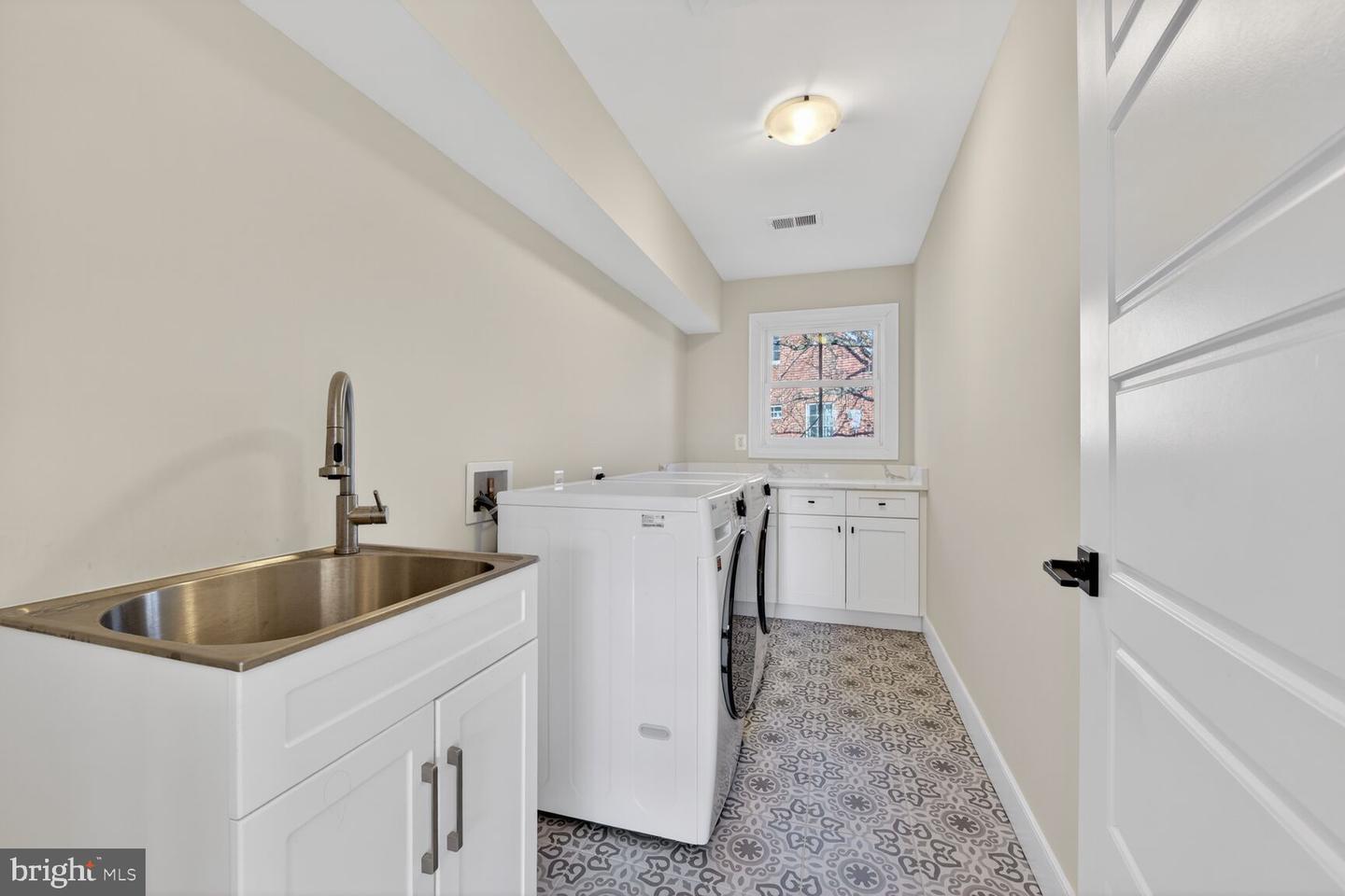 7405 STORM CT, FALLS CHURCH, Virginia 22043, 5 Bedrooms Bedrooms, ,5 BathroomsBathrooms,Residential,For sale,7405 STORM CT,VAFX2293208 MLS # VAFX2293208