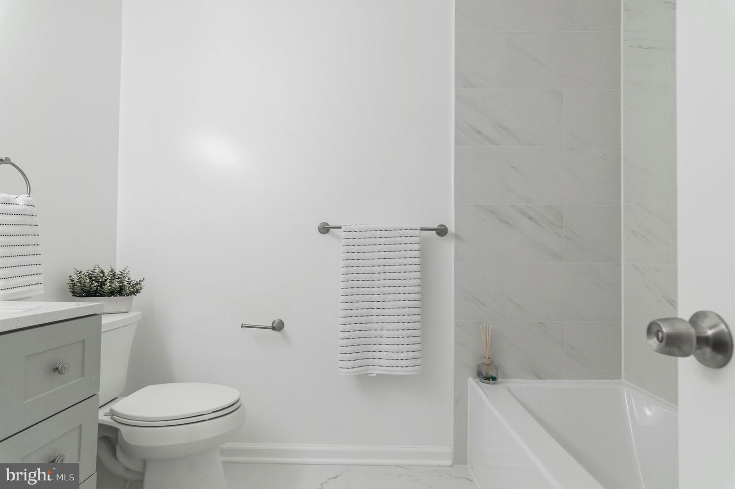 14816 MILLICENT CT, CENTREVILLE, Virginia 20120, 3 Bedrooms Bedrooms, ,3 BathroomsBathrooms,Residential,For sale,14816 MILLICENT CT,VAFX2293224 MLS # VAFX2293224