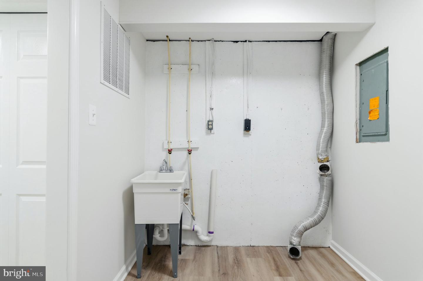 14816 MILLICENT CT, CENTREVILLE, Virginia 20120, 3 Bedrooms Bedrooms, ,3 BathroomsBathrooms,Residential,For sale,14816 MILLICENT CT,VAFX2293224 MLS # VAFX2293224