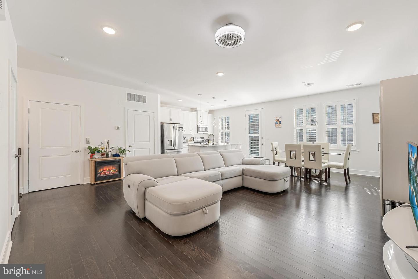 42881 LITTLEHALES TER, ASHBURN, Virginia 20148, 3 Bedrooms Bedrooms, ,2 BathroomsBathrooms,Residential,For sale,42881 LITTLEHALES TER,VALO2116950 MLS # VALO2116950