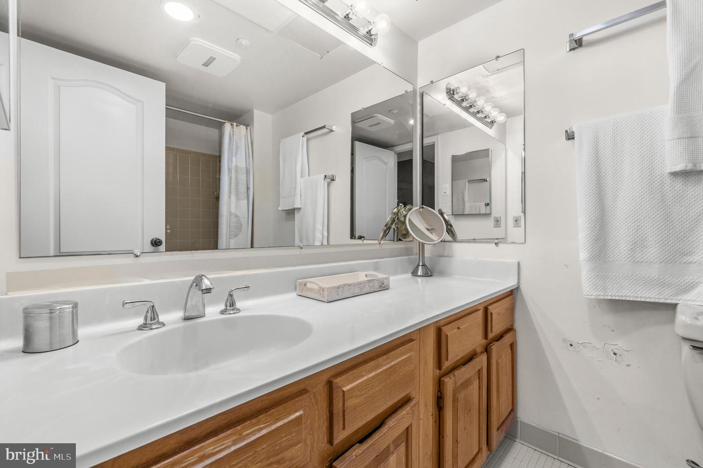 2230 GEORGE C MARSHALL DR #806, FALLS CHURCH, Virginia 22043, 2 Bedrooms Bedrooms, ,2 BathroomsBathrooms,Residential,For sale,2230 GEORGE C MARSHALL DR #806,VAFX2293330 MLS # VAFX2293330