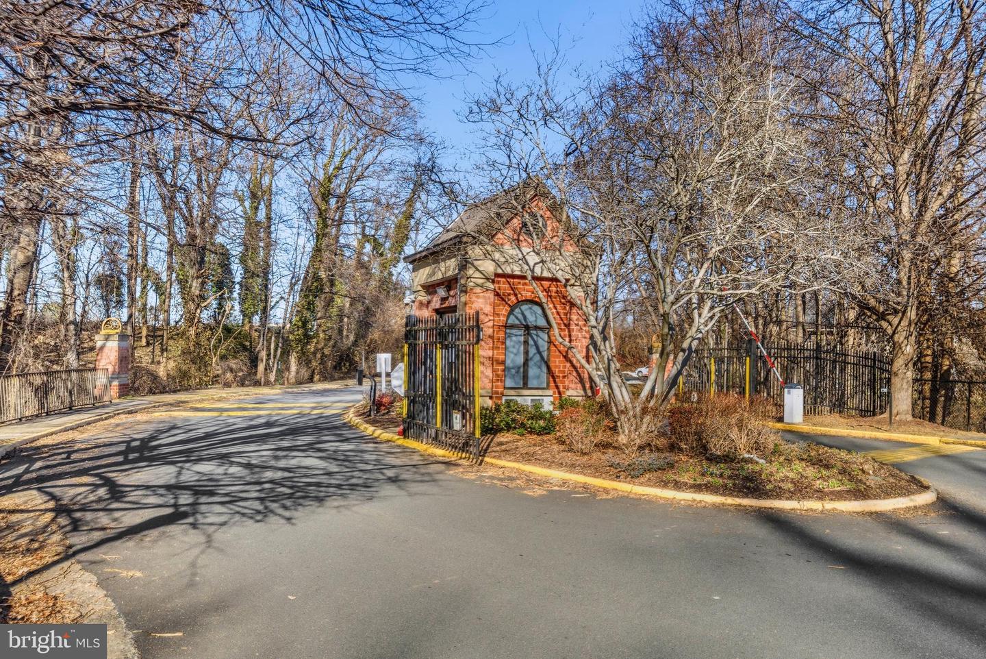 2230 GEORGE C MARSHALL DR #806, FALLS CHURCH, Virginia 22043, 2 Bedrooms Bedrooms, ,2 BathroomsBathrooms,Residential,For sale,2230 GEORGE C MARSHALL DR #806,VAFX2293330 MLS # VAFX2293330