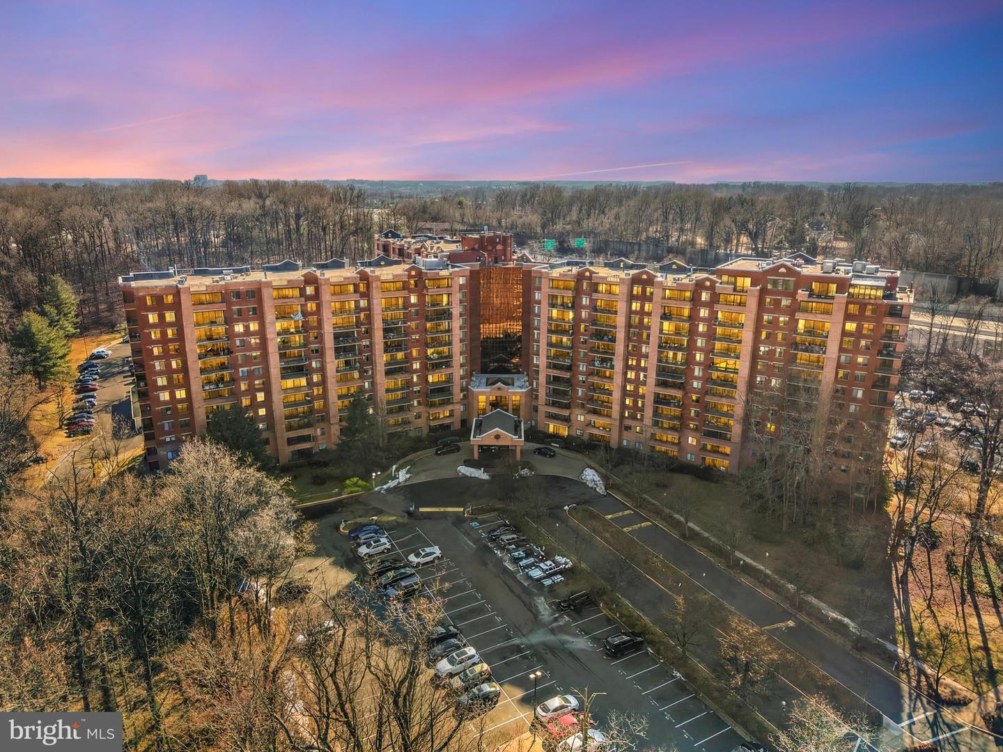 2230 GEORGE C MARSHALL DR #806, FALLS CHURCH, Virginia 22043, 2 Bedrooms Bedrooms, ,2 BathroomsBathrooms,Residential,For sale,2230 GEORGE C MARSHALL DR #806,VAFX2293330 MLS # VAFX2293330