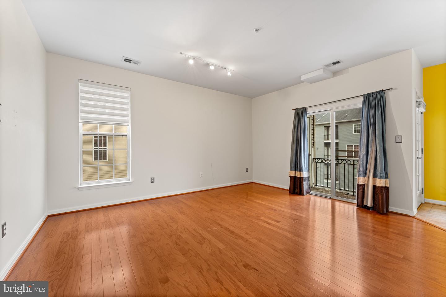 15522 JOHN DISKIN CIR, WOODBRIDGE, Virginia 22191, 3 Bedrooms Bedrooms, ,2 BathroomsBathrooms,Residential,For sale,15522 JOHN DISKIN CIR,VAPW2113504 MLS # VAPW2113504