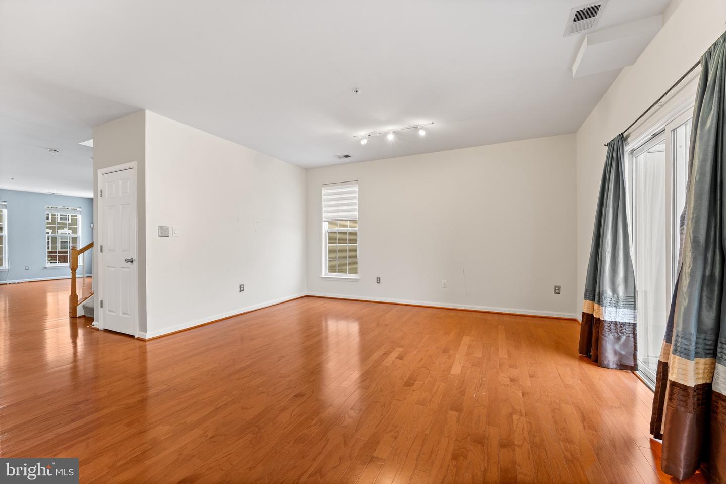 15522 JOHN DISKIN CIR, WOODBRIDGE, Virginia 22191, 3 Bedrooms Bedrooms, ,2 BathroomsBathrooms,Residential,For sale,15522 JOHN DISKIN CIR,VAPW2113504 MLS # VAPW2113504