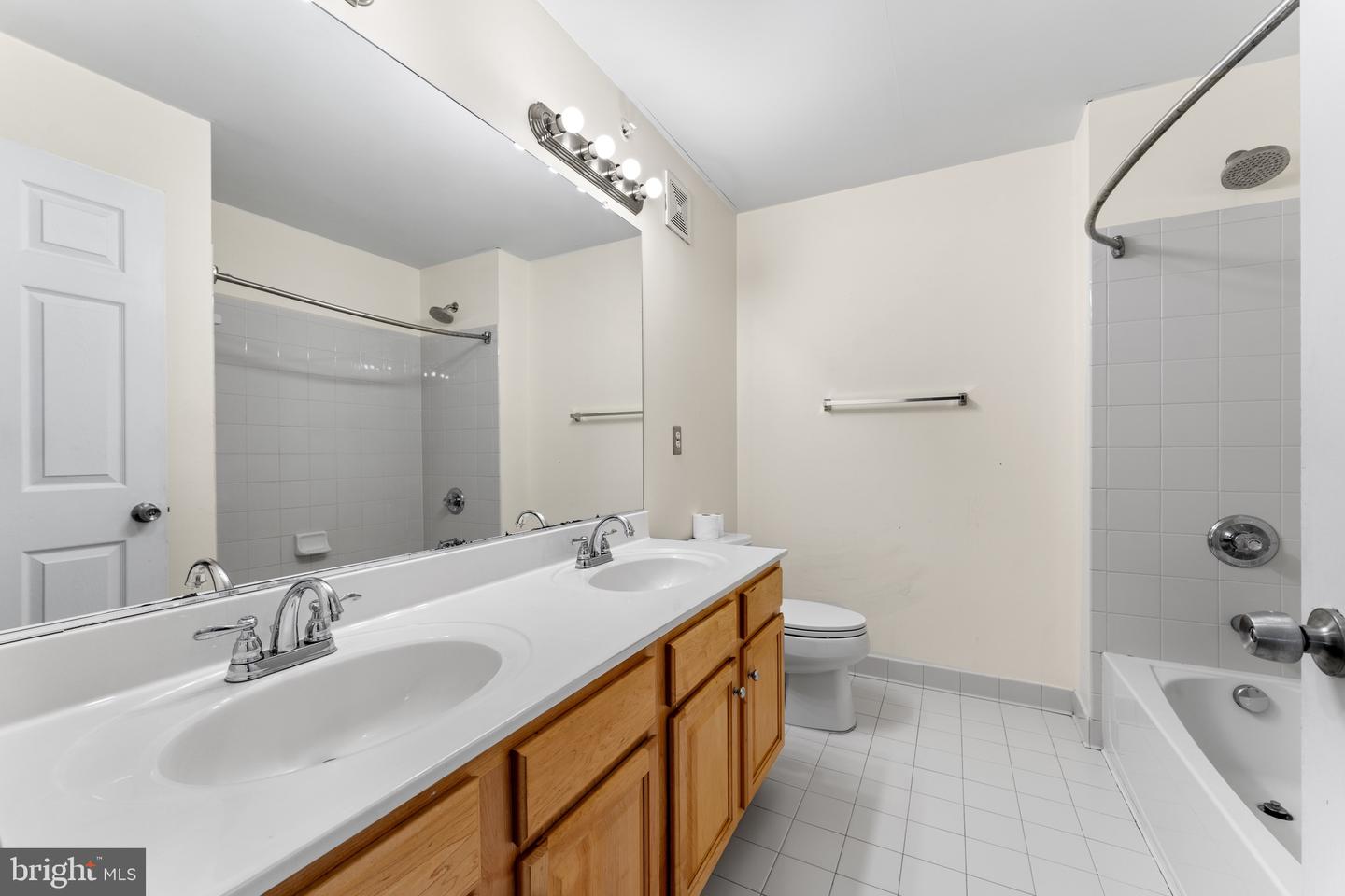 15522 JOHN DISKIN CIR, WOODBRIDGE, Virginia 22191, 3 Bedrooms Bedrooms, ,2 BathroomsBathrooms,Residential,For sale,15522 JOHN DISKIN CIR,VAPW2113504 MLS # VAPW2113504