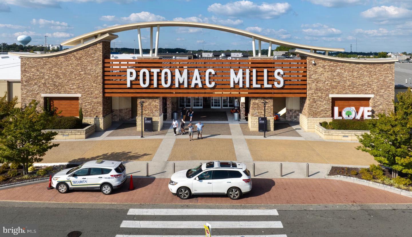 15522 JOHN DISKIN CIR, WOODBRIDGE, Virginia 22191, 3 Bedrooms Bedrooms, ,2 BathroomsBathrooms,Residential,For sale,15522 JOHN DISKIN CIR,VAPW2113504 MLS # VAPW2113504