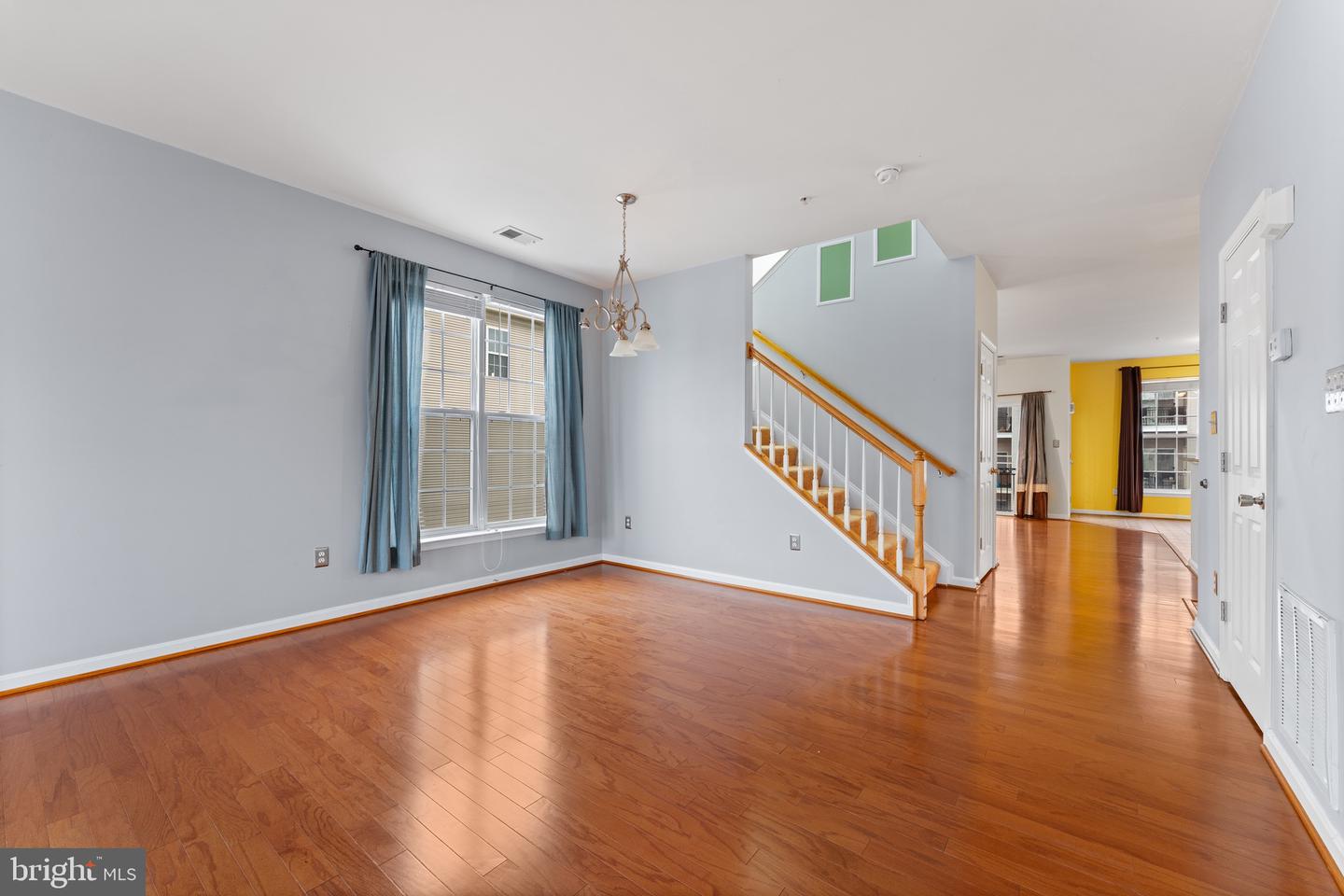 15522 JOHN DISKIN CIR, WOODBRIDGE, Virginia 22191, 3 Bedrooms Bedrooms, ,2 BathroomsBathrooms,Residential,For sale,15522 JOHN DISKIN CIR,VAPW2113504 MLS # VAPW2113504