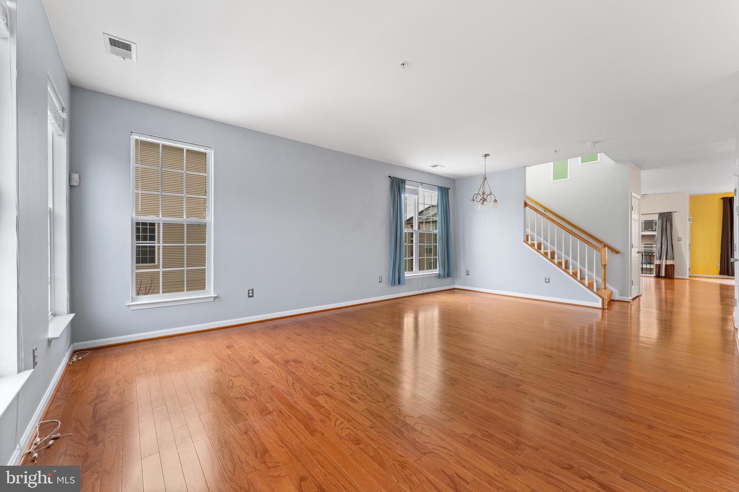 15522 JOHN DISKIN CIR, WOODBRIDGE, Virginia 22191, 3 Bedrooms Bedrooms, ,2 BathroomsBathrooms,Residential,For sale,15522 JOHN DISKIN CIR,VAPW2113504 MLS # VAPW2113504