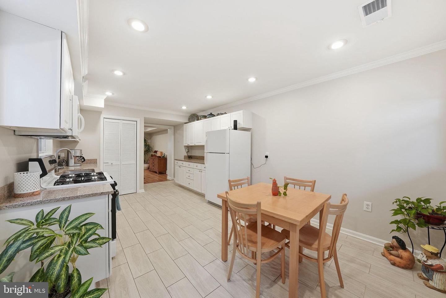 2261 12TH ST NW, WASHINGTON, District Of Columbia 20009, 3 Bedrooms Bedrooms, 6 Rooms Rooms,2 BathroomsBathrooms,Residential,For sale,2261 12TH ST NW,DCDC2248276 MLS # DCDC2248276