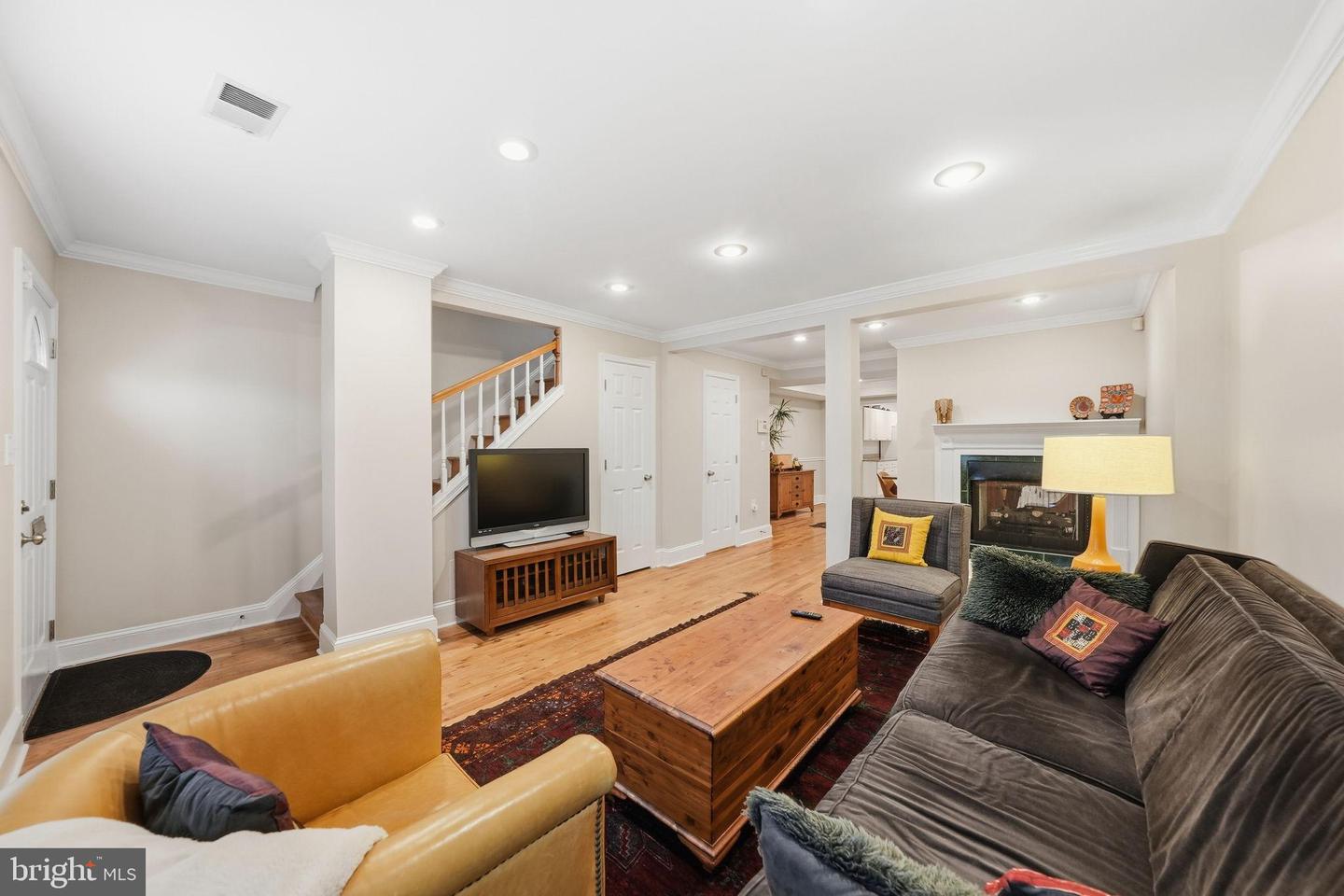 2261 12TH ST NW, WASHINGTON, District Of Columbia 20009, 3 Bedrooms Bedrooms, 6 Rooms Rooms,2 BathroomsBathrooms,Residential,For sale,2261 12TH ST NW,DCDC2248276 MLS # DCDC2248276