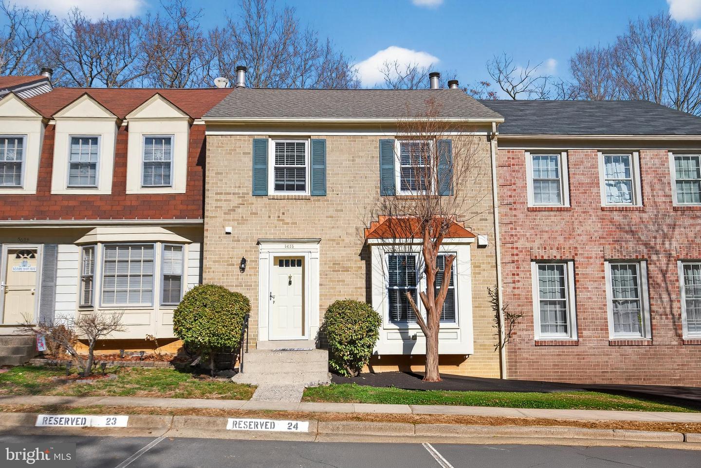 5635 SUTHERLAND CT, BURKE, Virginia 22015, 3 Bedrooms Bedrooms, 11 Rooms Rooms,2 BathroomsBathrooms,Residential,For sale,5635 SUTHERLAND CT,VAFX2293278 MLS # VAFX2293278