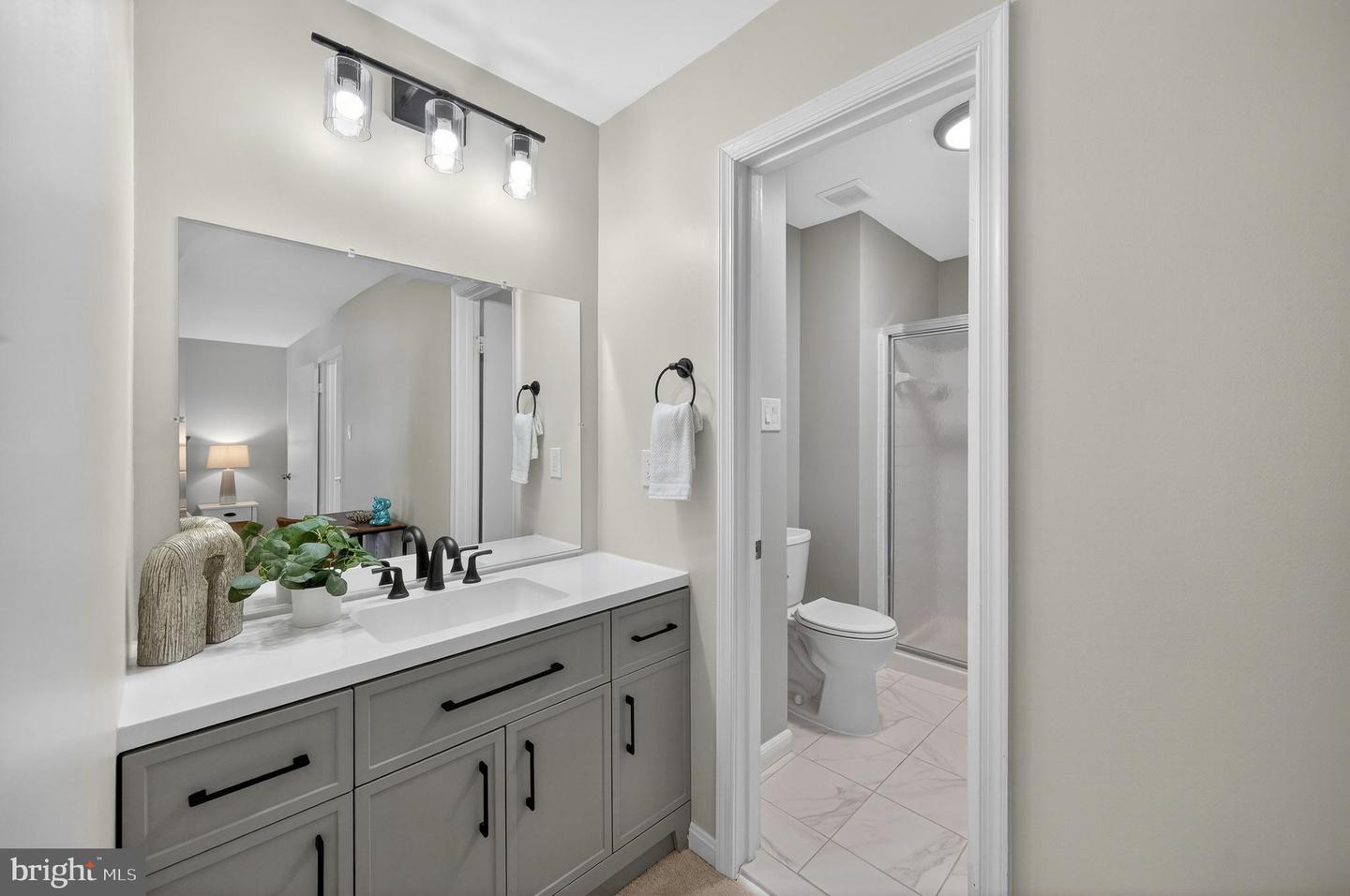 5635 SUTHERLAND CT, BURKE, Virginia 22015, 3 Bedrooms Bedrooms, 11 Rooms Rooms,2 BathroomsBathrooms,Residential,For sale,5635 SUTHERLAND CT,VAFX2293278 MLS # VAFX2293278