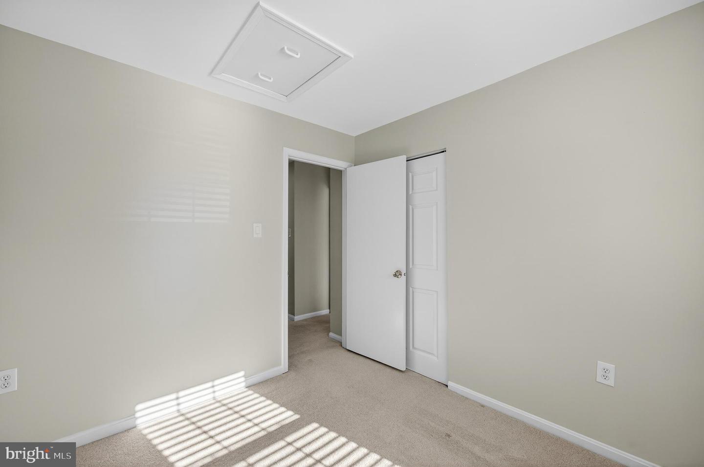 5635 SUTHERLAND CT, BURKE, Virginia 22015, 3 Bedrooms Bedrooms, 11 Rooms Rooms,2 BathroomsBathrooms,Residential,For sale,5635 SUTHERLAND CT,VAFX2293278 MLS # VAFX2293278