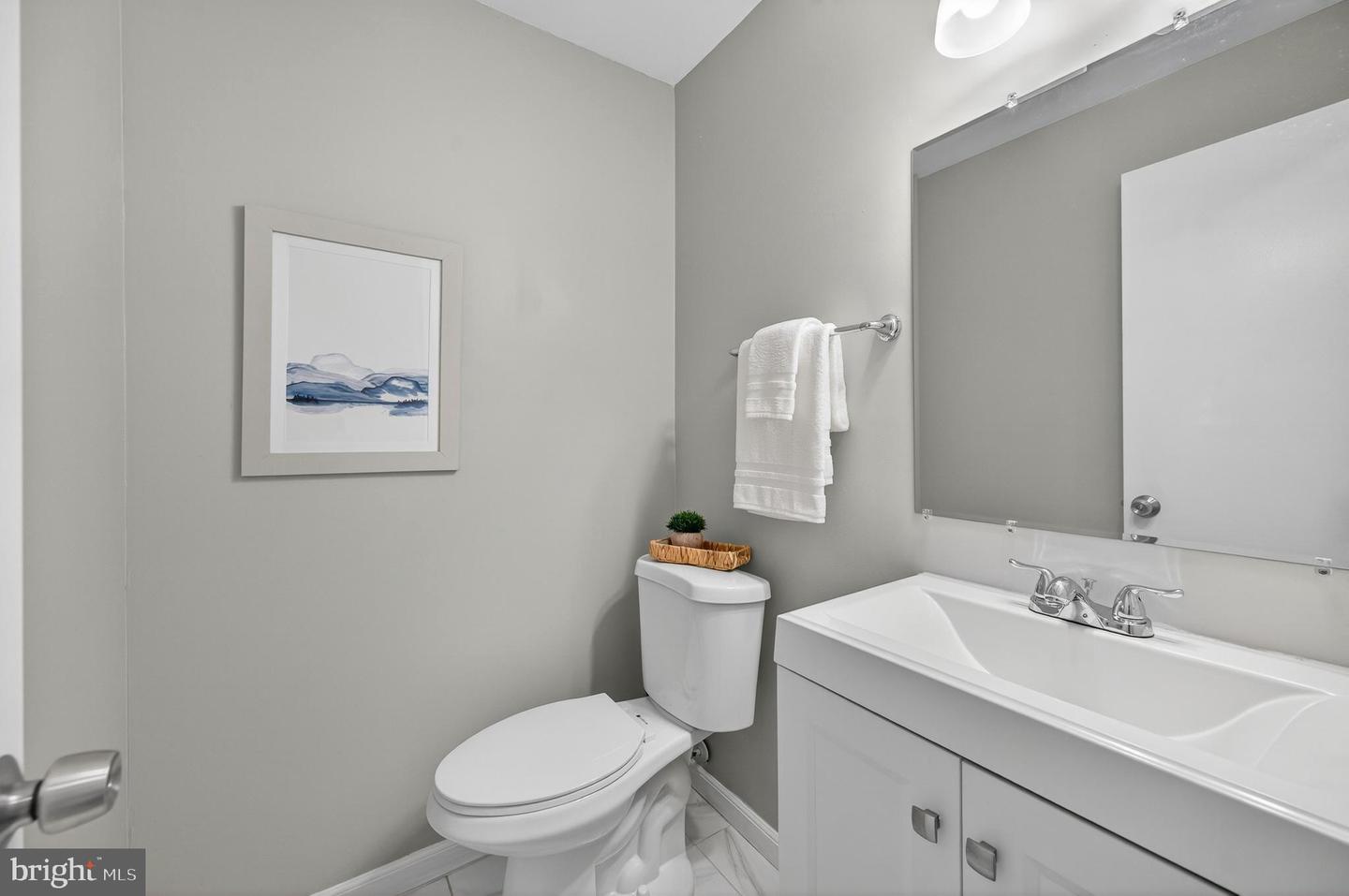 5635 SUTHERLAND CT, BURKE, Virginia 22015, 3 Bedrooms Bedrooms, 11 Rooms Rooms,2 BathroomsBathrooms,Residential,For sale,5635 SUTHERLAND CT,VAFX2293278 MLS # VAFX2293278