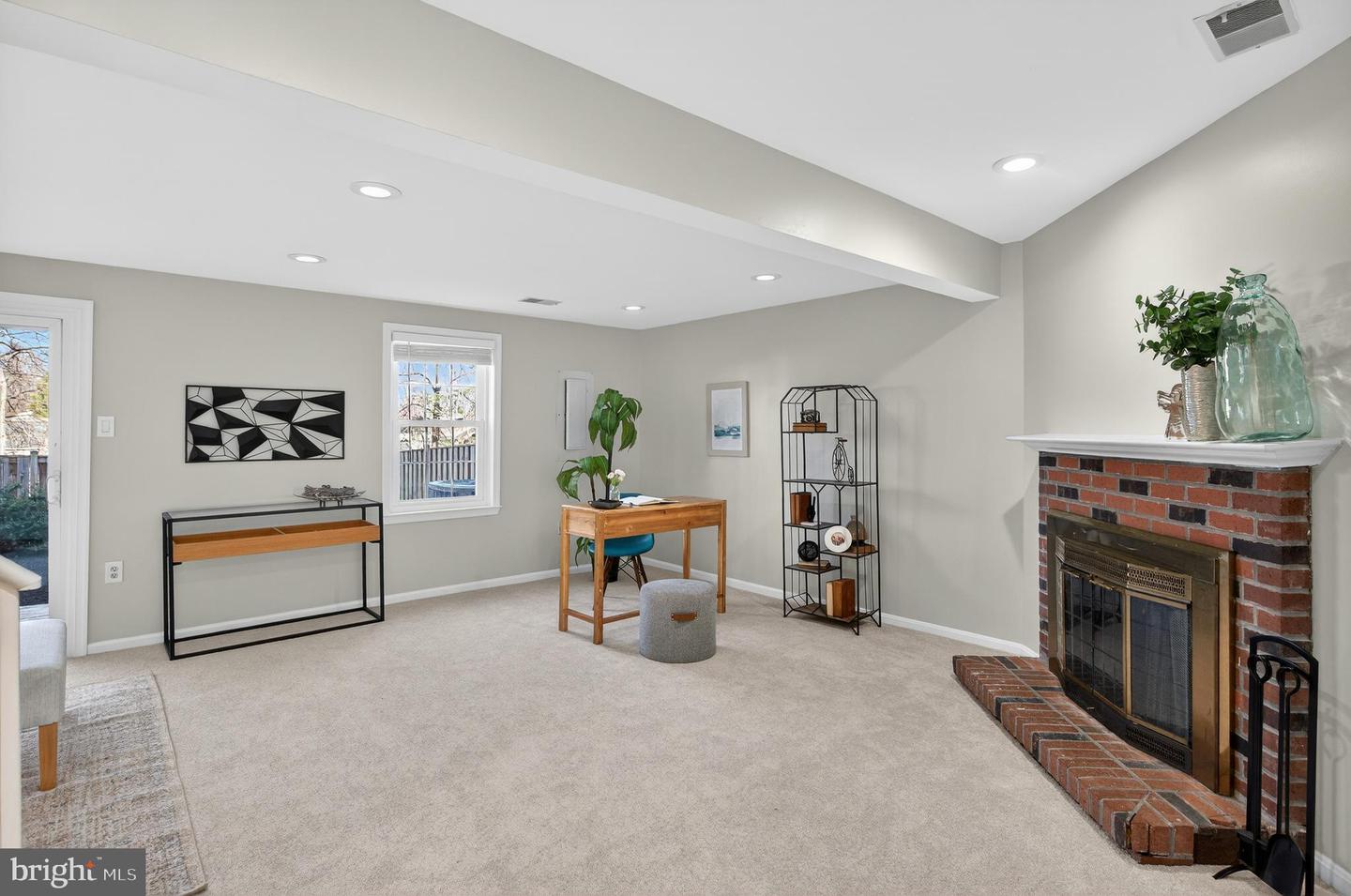 5635 SUTHERLAND CT, BURKE, Virginia 22015, 3 Bedrooms Bedrooms, 11 Rooms Rooms,2 BathroomsBathrooms,Residential,For sale,5635 SUTHERLAND CT,VAFX2293278 MLS # VAFX2293278