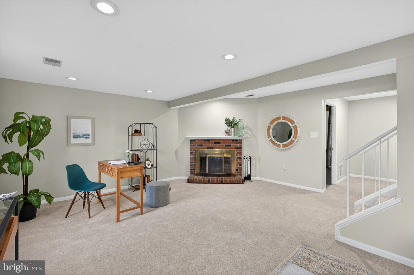 5635 SUTHERLAND CT, BURKE, Virginia 22015, 3 Bedrooms Bedrooms, 11 Rooms Rooms,2 BathroomsBathrooms,Residential,For sale,5635 SUTHERLAND CT,VAFX2293278 MLS # VAFX2293278