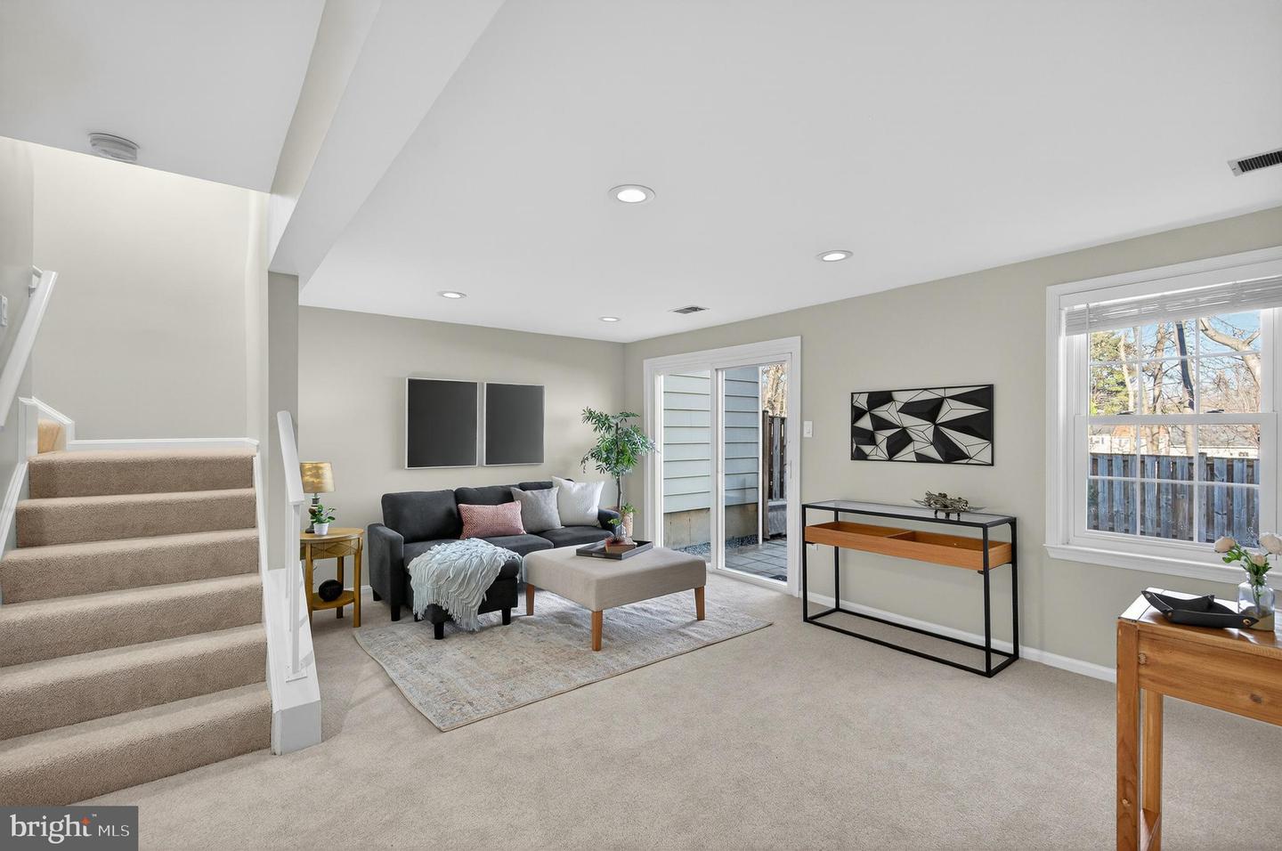 5635 SUTHERLAND CT, BURKE, Virginia 22015, 3 Bedrooms Bedrooms, 11 Rooms Rooms,2 BathroomsBathrooms,Residential,For sale,5635 SUTHERLAND CT,VAFX2293278 MLS # VAFX2293278