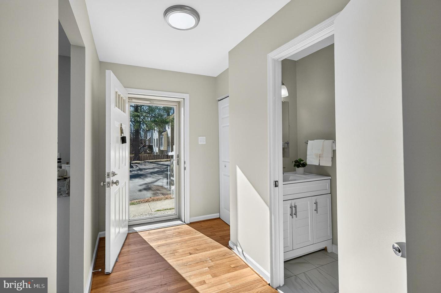 5635 SUTHERLAND CT, BURKE, Virginia 22015, 3 Bedrooms Bedrooms, 11 Rooms Rooms,2 BathroomsBathrooms,Residential,For sale,5635 SUTHERLAND CT,VAFX2293278 MLS # VAFX2293278