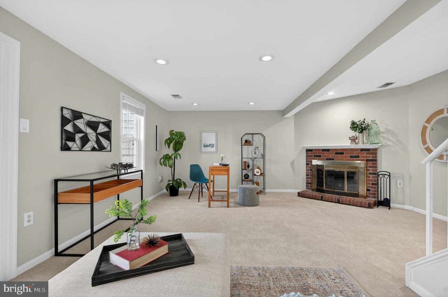 5635 SUTHERLAND CT, BURKE, Virginia 22015, 3 Bedrooms Bedrooms, 11 Rooms Rooms,2 BathroomsBathrooms,Residential,For sale,5635 SUTHERLAND CT,VAFX2293278 MLS # VAFX2293278