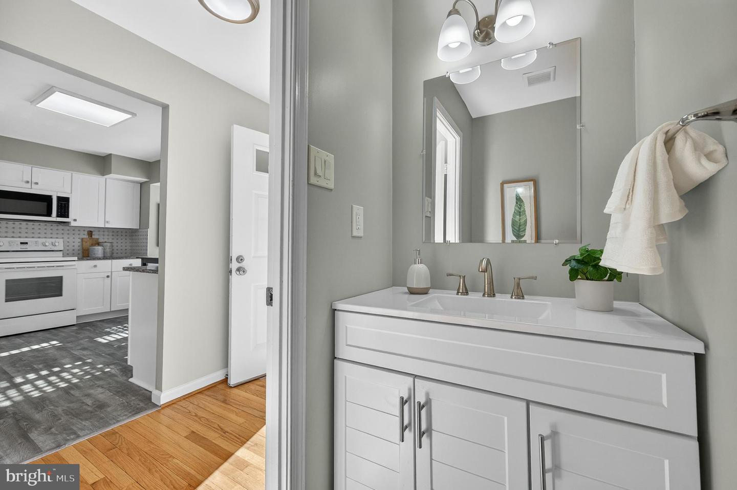 5635 SUTHERLAND CT, BURKE, Virginia 22015, 3 Bedrooms Bedrooms, 11 Rooms Rooms,2 BathroomsBathrooms,Residential,For sale,5635 SUTHERLAND CT,VAFX2293278 MLS # VAFX2293278