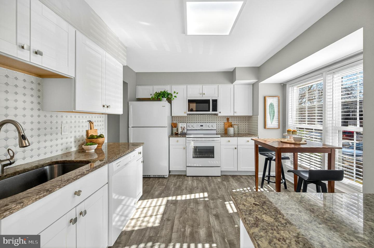 5635 SUTHERLAND CT, BURKE, Virginia 22015, 3 Bedrooms Bedrooms, 11 Rooms Rooms,2 BathroomsBathrooms,Residential,For sale,5635 SUTHERLAND CT,VAFX2293278 MLS # VAFX2293278