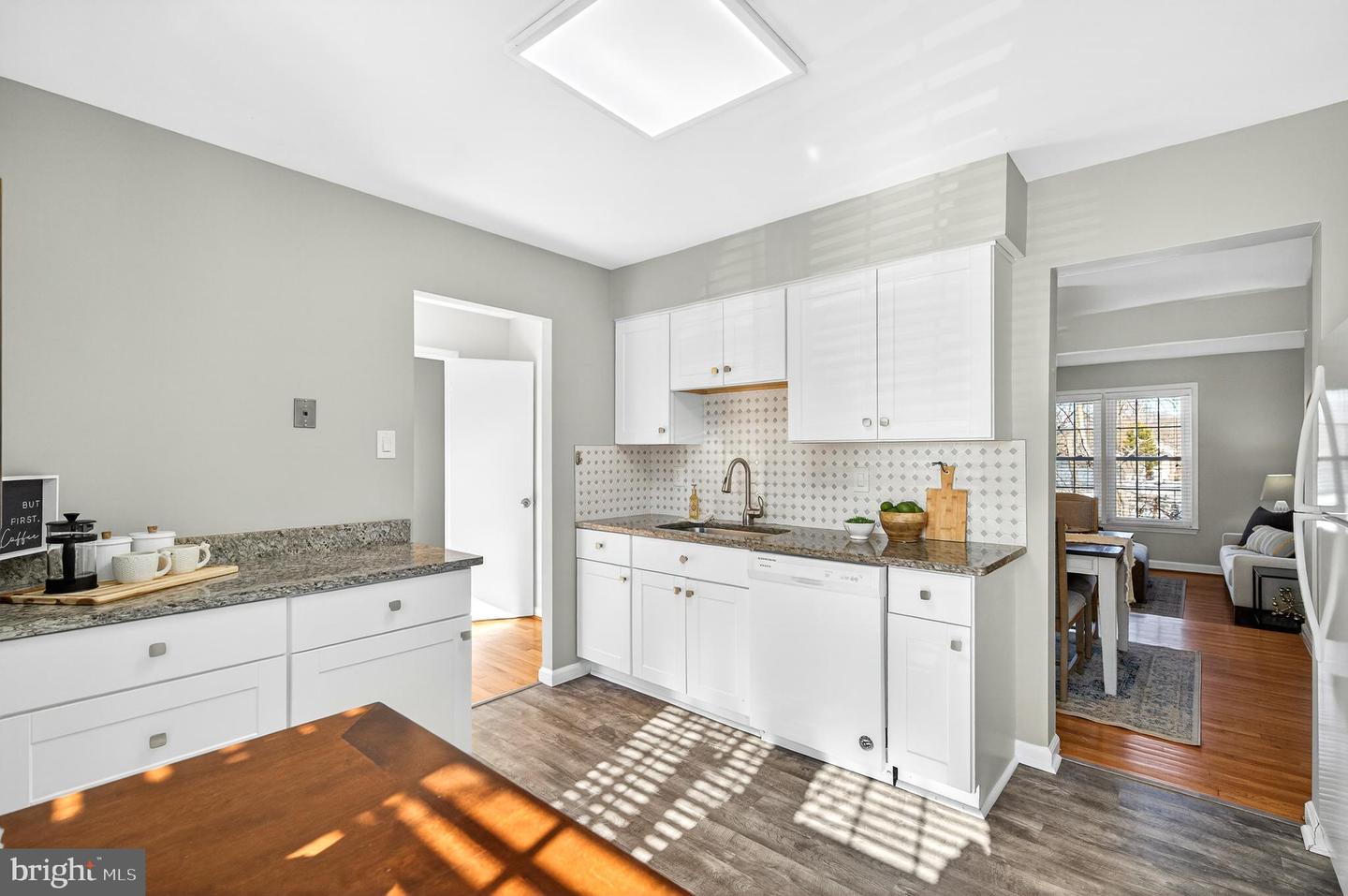 5635 SUTHERLAND CT, BURKE, Virginia 22015, 3 Bedrooms Bedrooms, 11 Rooms Rooms,2 BathroomsBathrooms,Residential,For sale,5635 SUTHERLAND CT,VAFX2293278 MLS # VAFX2293278