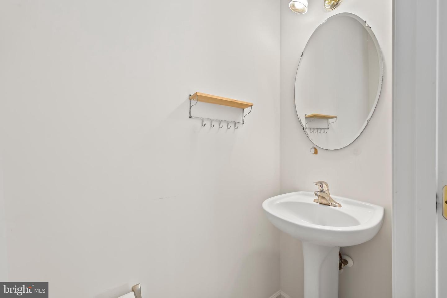 8079 HORSESHOE COTTAGE CIR, LORTON, Virginia 22079, 3 Bedrooms Bedrooms, ,2 BathroomsBathrooms,Residential,For sale,8079 HORSESHOE COTTAGE CIR,VAFX2293294 MLS # VAFX2293294