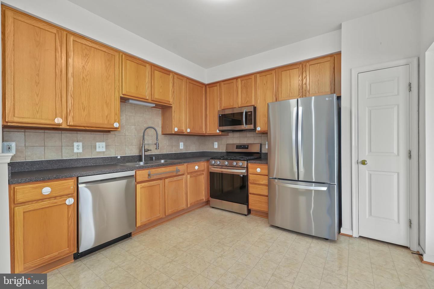 8079 HORSESHOE COTTAGE CIR, LORTON, Virginia 22079, 3 Bedrooms Bedrooms, ,2 BathroomsBathrooms,Residential,For sale,8079 HORSESHOE COTTAGE CIR,VAFX2293294 MLS # VAFX2293294