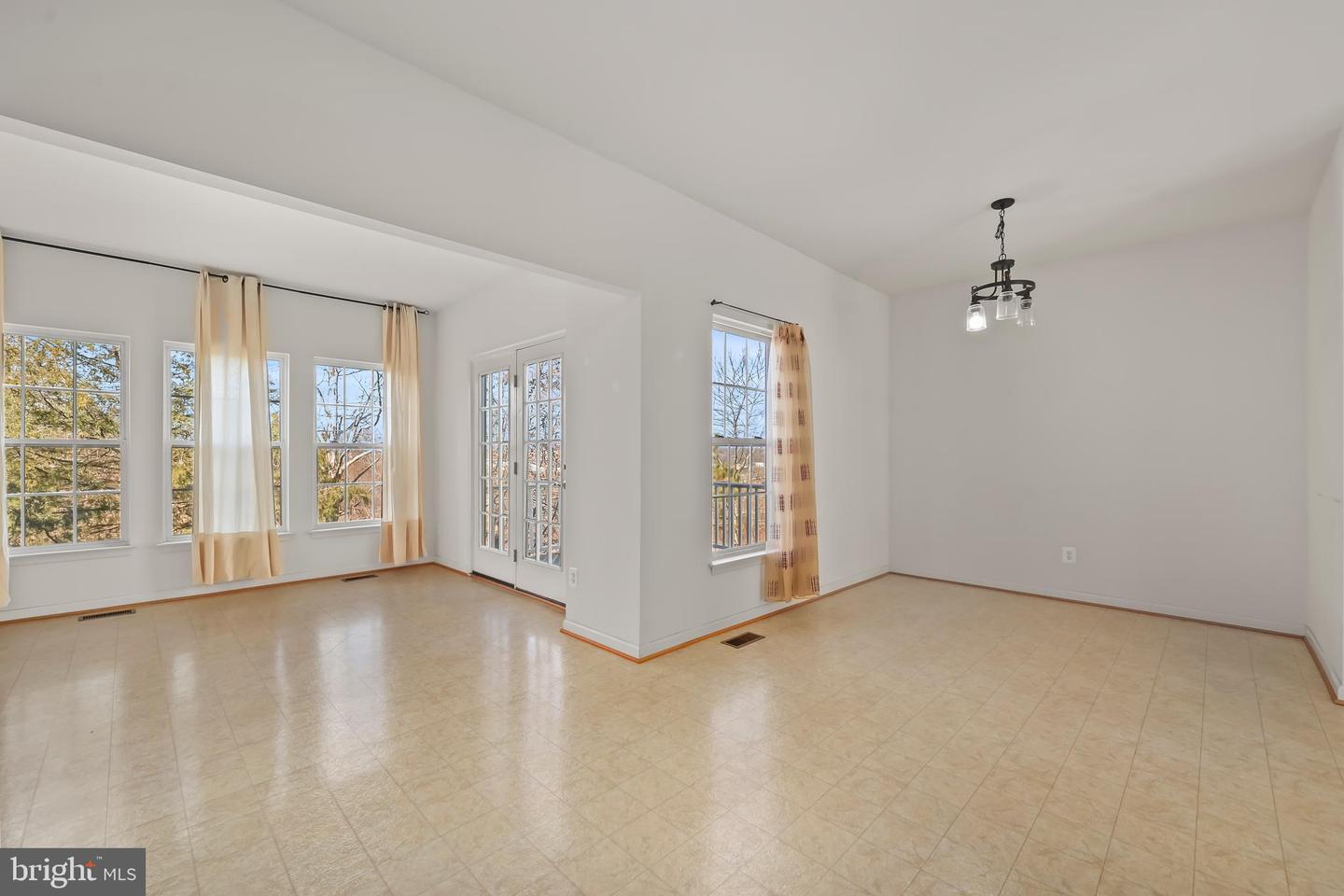 8079 HORSESHOE COTTAGE CIR, LORTON, Virginia 22079, 3 Bedrooms Bedrooms, ,2 BathroomsBathrooms,Residential,For sale,8079 HORSESHOE COTTAGE CIR,VAFX2293294 MLS # VAFX2293294