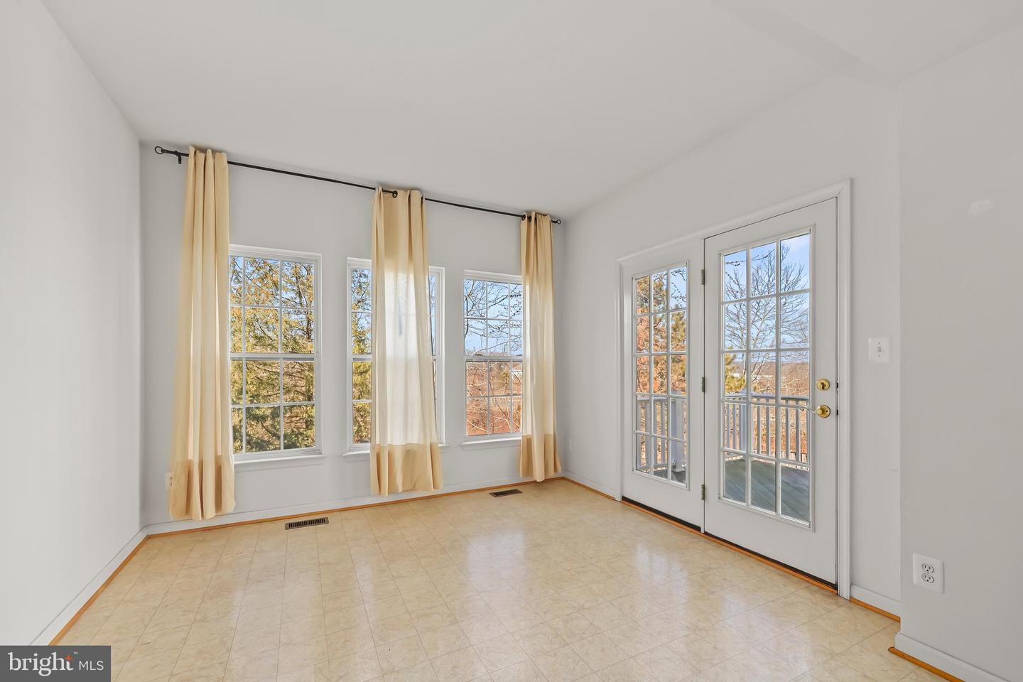 8079 HORSESHOE COTTAGE CIR, LORTON, Virginia 22079, 3 Bedrooms Bedrooms, ,2 BathroomsBathrooms,Residential,For sale,8079 HORSESHOE COTTAGE CIR,VAFX2293294 MLS # VAFX2293294