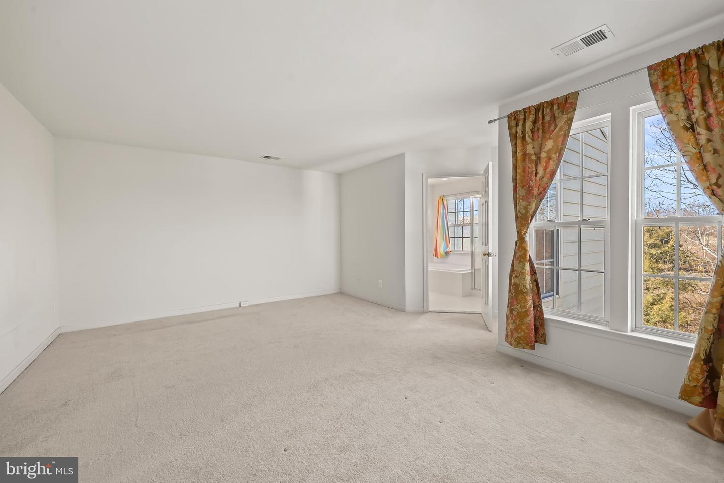 8079 HORSESHOE COTTAGE CIR, LORTON, Virginia 22079, 3 Bedrooms Bedrooms, ,2 BathroomsBathrooms,Residential,For sale,8079 HORSESHOE COTTAGE CIR,VAFX2293294 MLS # VAFX2293294