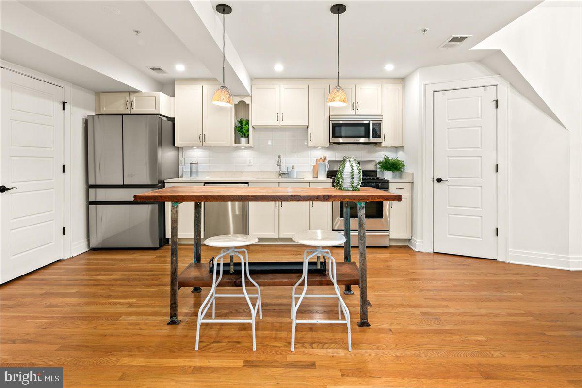 1109 M ST NW #11, WASHINGTON, District Of Columbia 20005, 2 Bedrooms Bedrooms, ,2 BathroomsBathrooms,Residential,For sale,1109 M ST NW #11,DCDC2248216 MLS # DCDC2248216