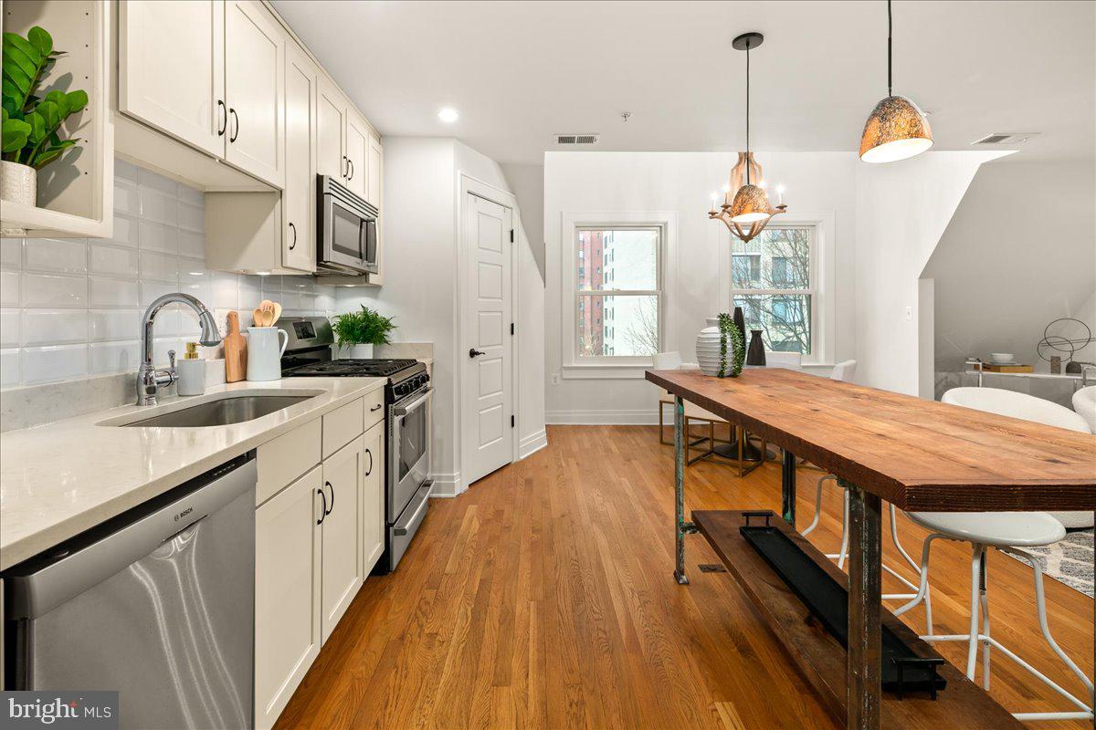 1109 M ST NW #11, WASHINGTON, District Of Columbia 20005, 2 Bedrooms Bedrooms, ,2 BathroomsBathrooms,Residential,For sale,1109 M ST NW #11,DCDC2248216 MLS # DCDC2248216