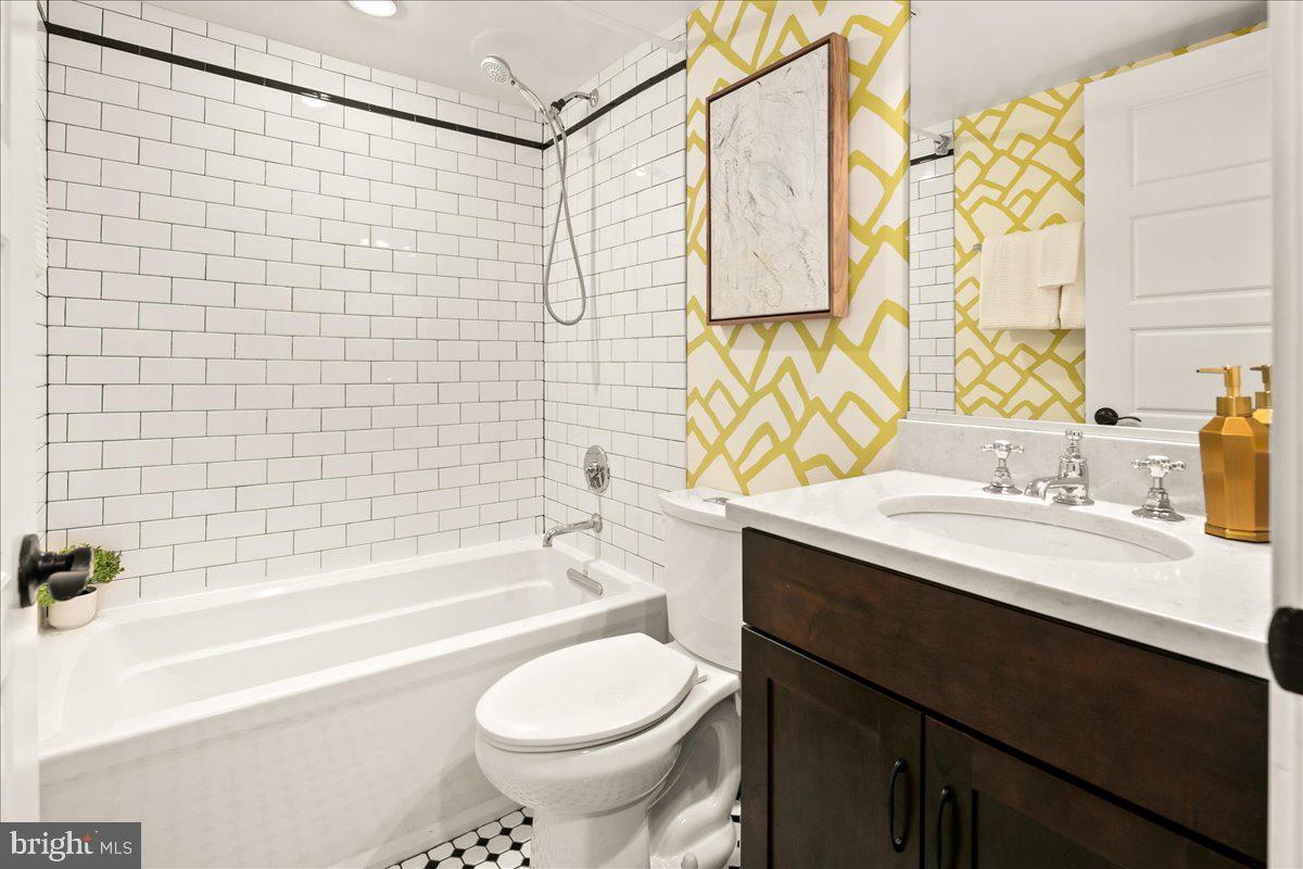 1109 M ST NW #11, WASHINGTON, District Of Columbia 20005, 2 Bedrooms Bedrooms, ,2 BathroomsBathrooms,Residential,For sale,1109 M ST NW #11,DCDC2248216 MLS # DCDC2248216