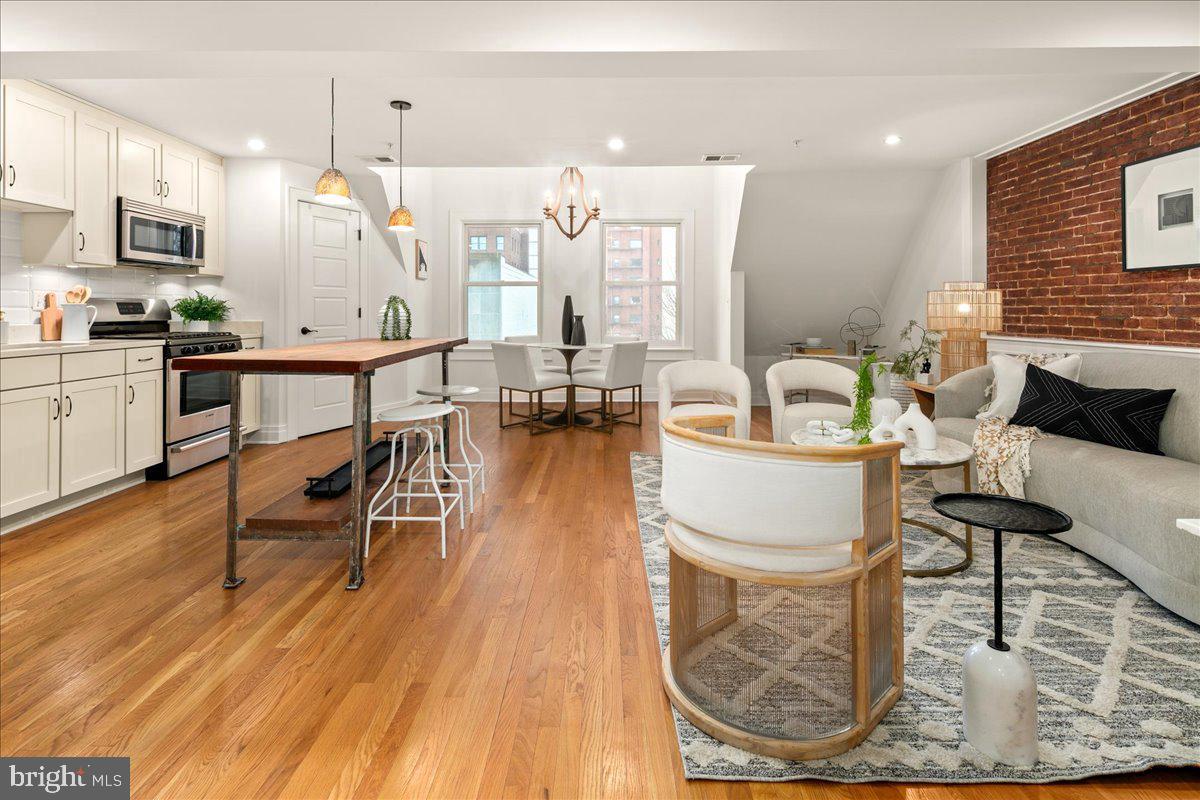 1109 M ST NW #11, WASHINGTON, District Of Columbia 20005, 2 Bedrooms Bedrooms, ,2 BathroomsBathrooms,Residential,For sale,1109 M ST NW #11,DCDC2248216 MLS # DCDC2248216