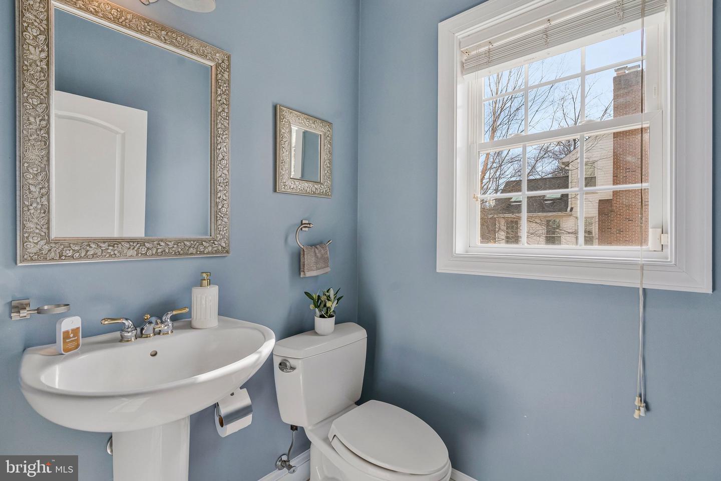 19834 SMITH CIR, ASHBURN, Virginia 20147, 4 Bedrooms Bedrooms, ,4 BathroomsBathrooms,Residential,For sale,19834 SMITH CIR,VALO2116960 MLS # VALO2116960