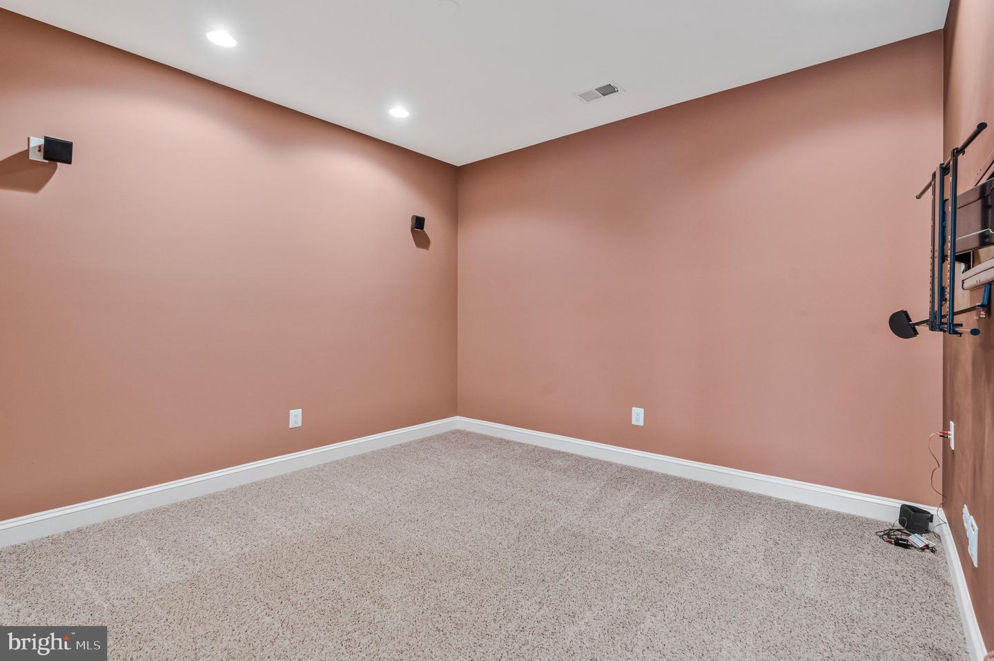 19834 SMITH CIR, ASHBURN, Virginia 20147, 4 Bedrooms Bedrooms, ,4 BathroomsBathrooms,Residential,For sale,19834 SMITH CIR,VALO2116960 MLS # VALO2116960