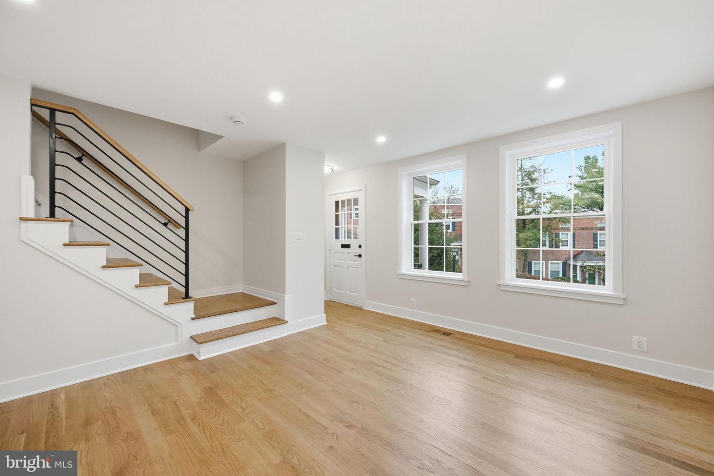 4849 28TH ST S #B, ARLINGTON, Virginia 22206, 2 Bedrooms Bedrooms, 9 Rooms Rooms,2 BathroomsBathrooms,Residential,For sale,4849 28TH ST S #B,VAAR2069502 MLS # VAAR2069502