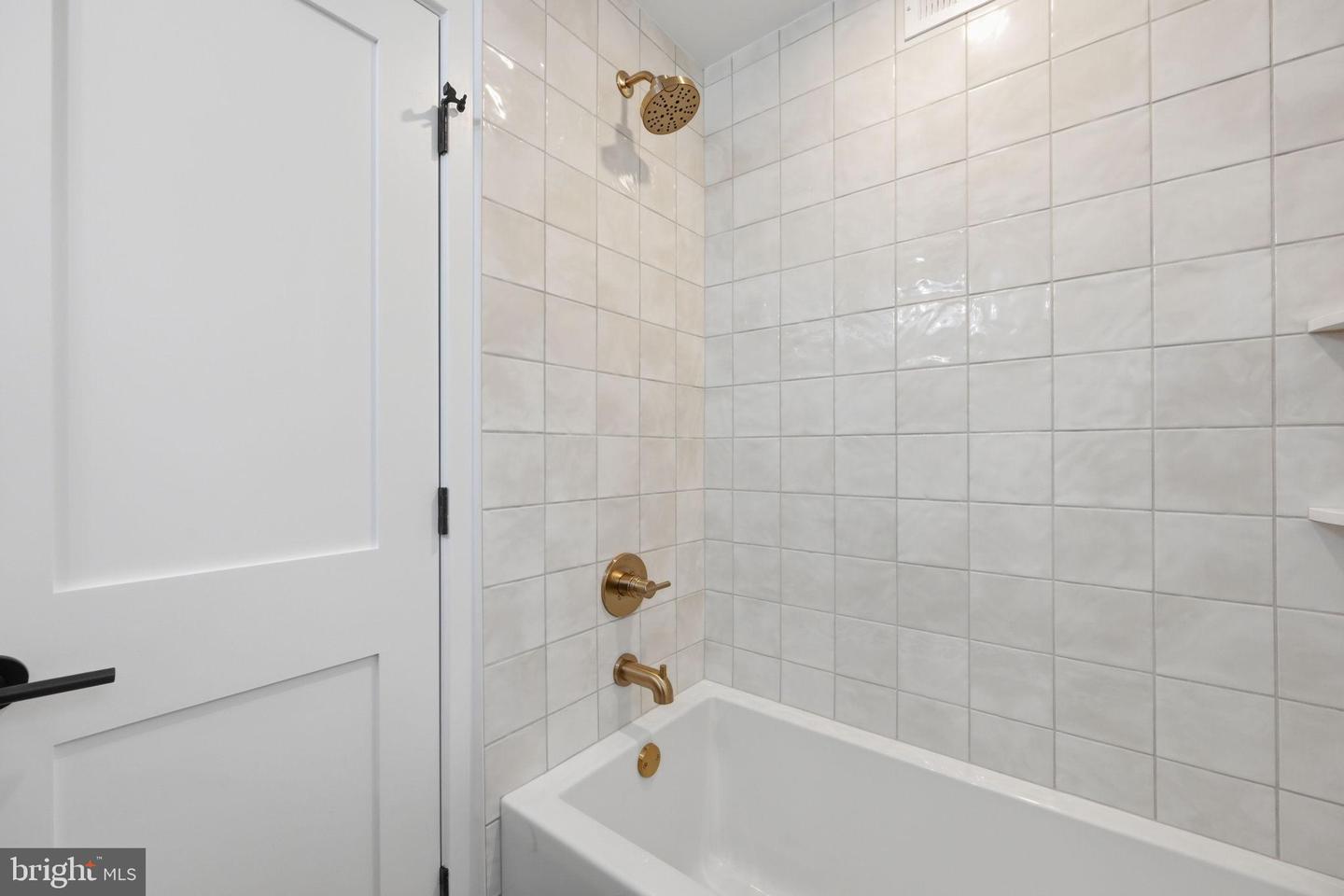 4849 28TH ST S #B, ARLINGTON, Virginia 22206, 2 Bedrooms Bedrooms, 9 Rooms Rooms,2 BathroomsBathrooms,Residential,For sale,4849 28TH ST S #B,VAAR2069502 MLS # VAAR2069502